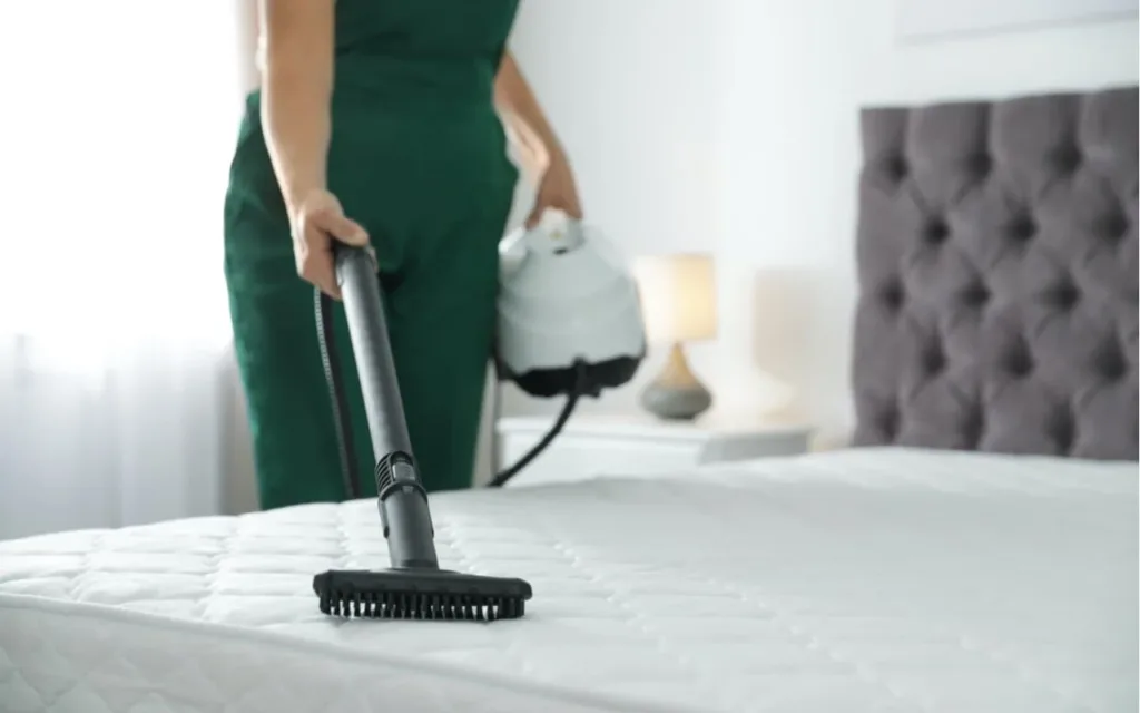 How to clean a mattress at home